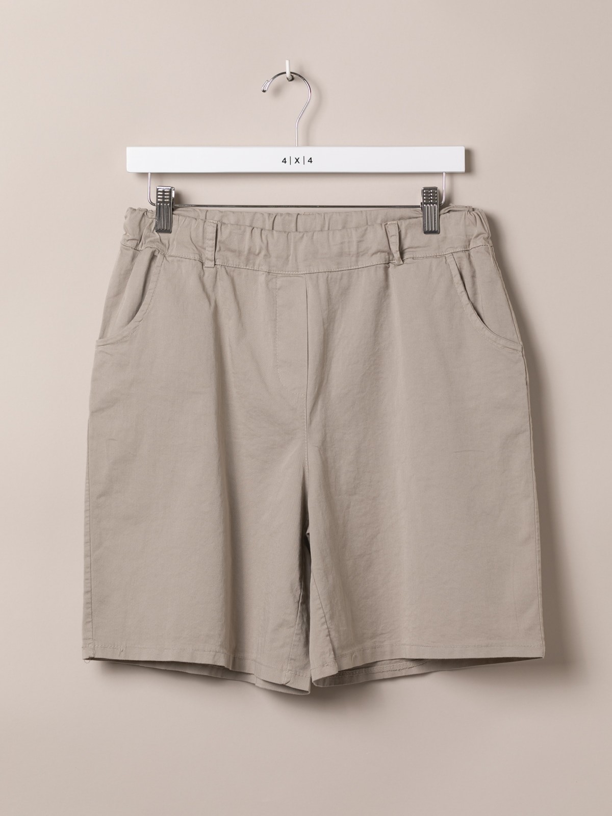 Bermuda mujer algodón y travillas Beige