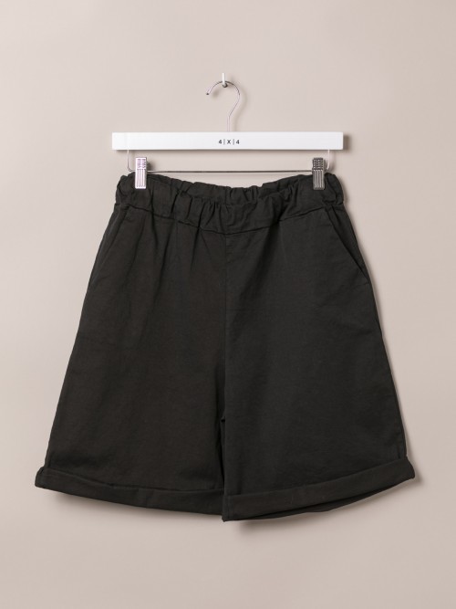 Woman Basic bermuda shorts and elastic waistband Black