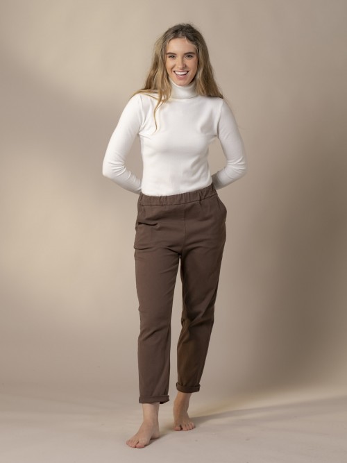 Woman Soft trousers Marrón