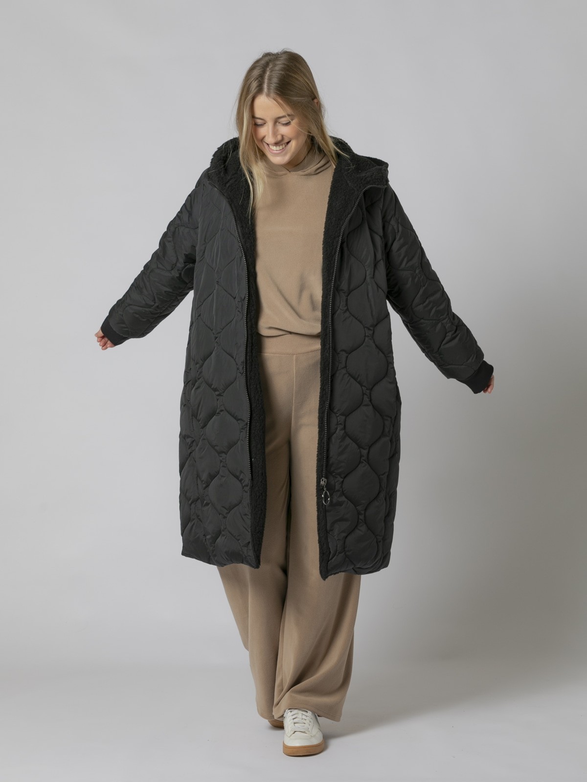 Woman Plain padded coat Black