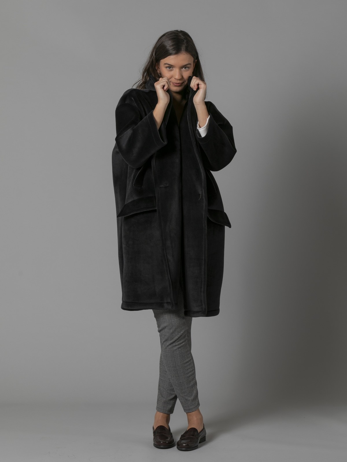 Woman Oversized velvet coat Black