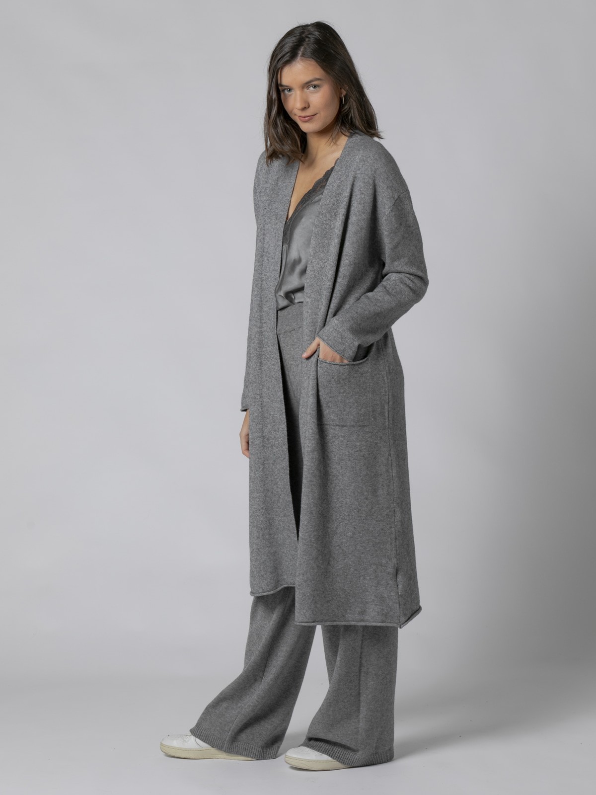Woman Long knit coat and pockets Grey