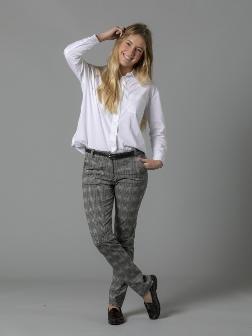 Woman Soft checked chino trousers Marrón