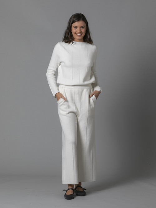 Woman Soft chunky knit trousers with vertical drawing White
