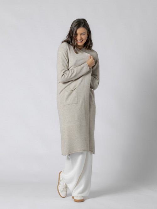 Woman Long knit coat and pockets Beige