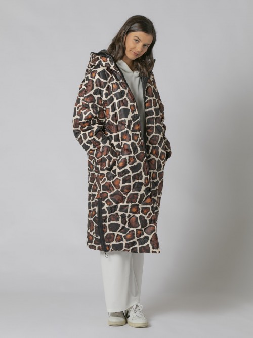 Woman Padded and patterned coat Marrón