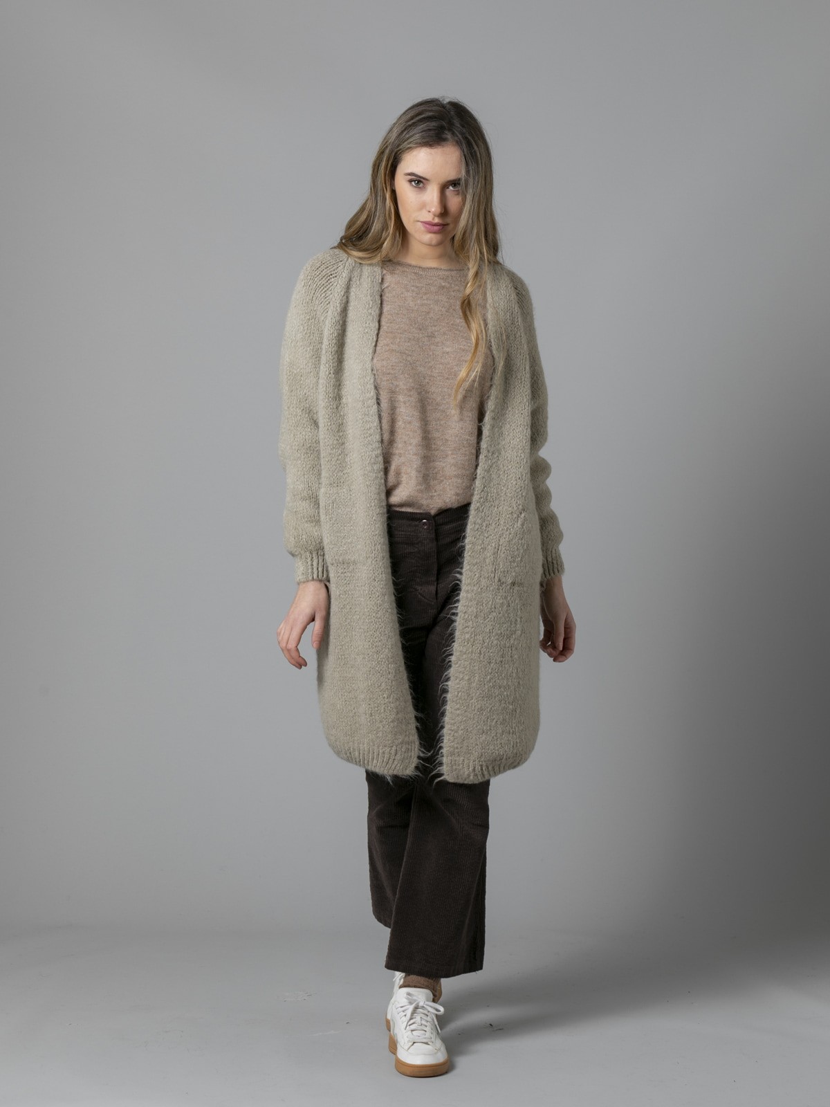 Woman Long knitted jacket with pockets Beige