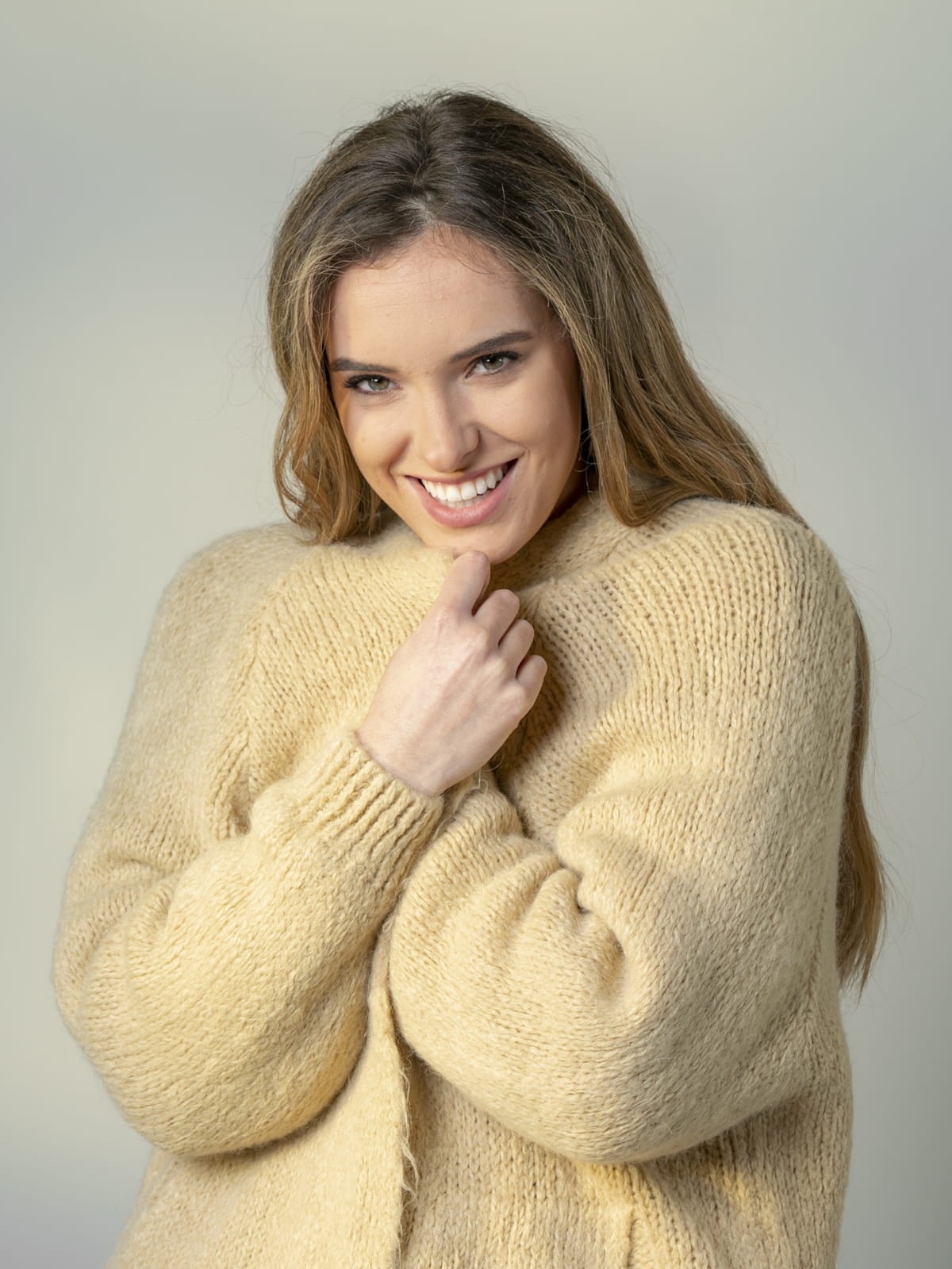 Woman Long knitted jacket with pockets Camel