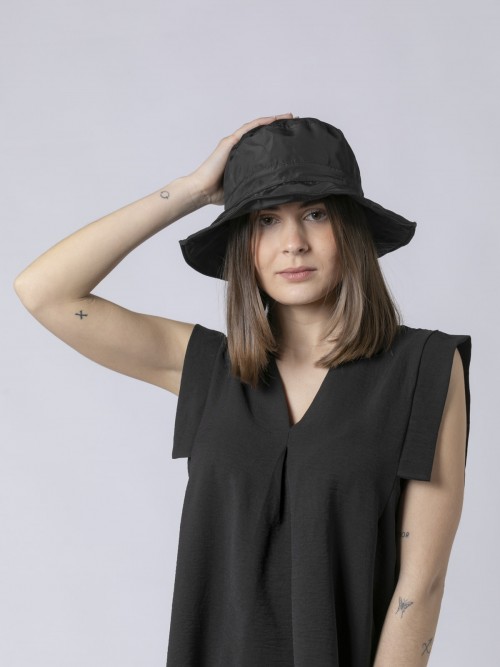 Woman Rain hat with rope detail Black