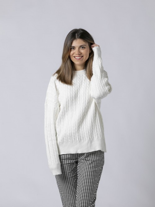 Woman Soft cable knit sweater with round neck Crudo
