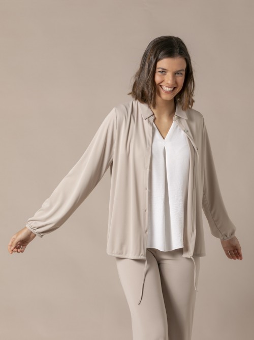 Woman Flowy knit shirt for outfit Beige