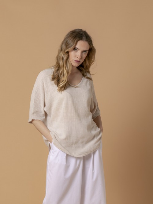Woman Rustic cotton blouse with rounded hem Beige