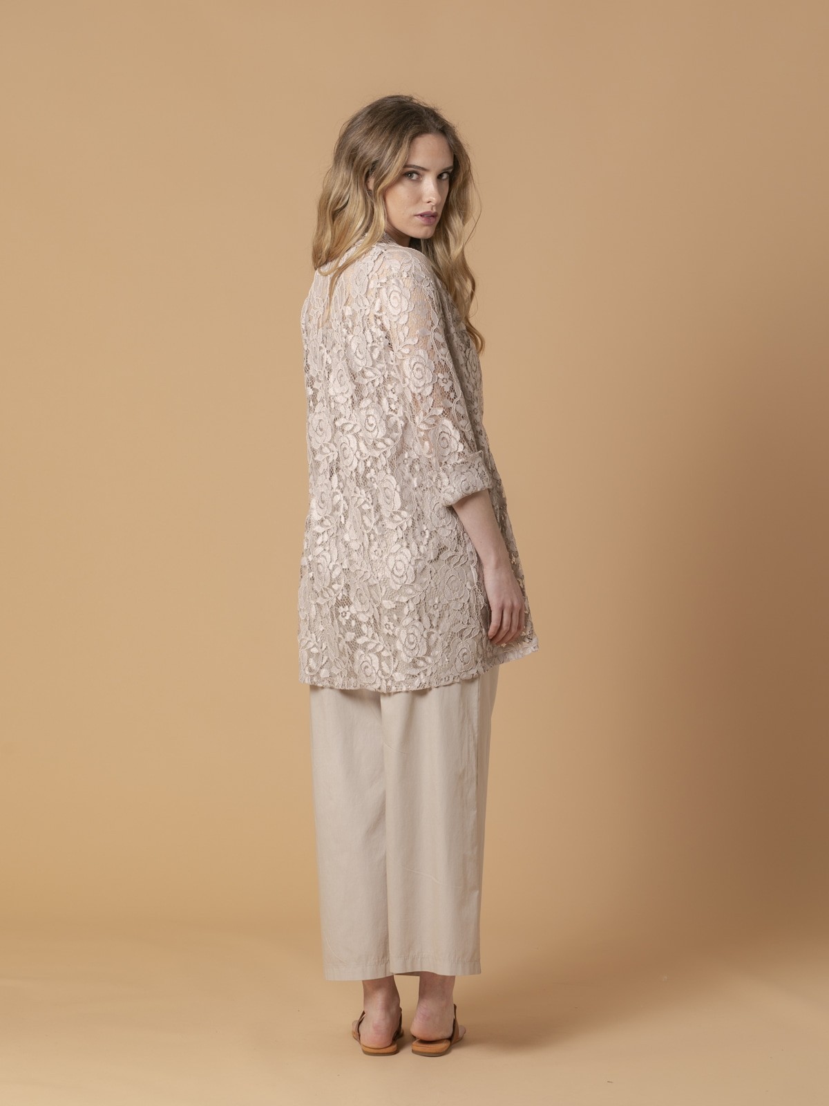 Woman Lace jacket with sleeves to the wrist Beige