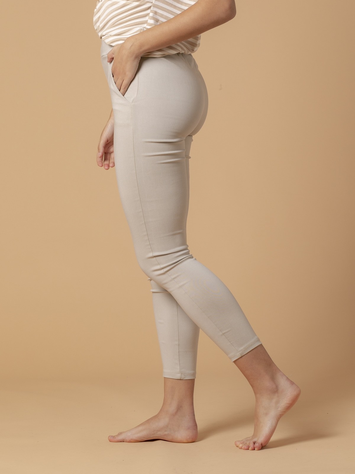 Woman skinny trousers with pockets Beige
