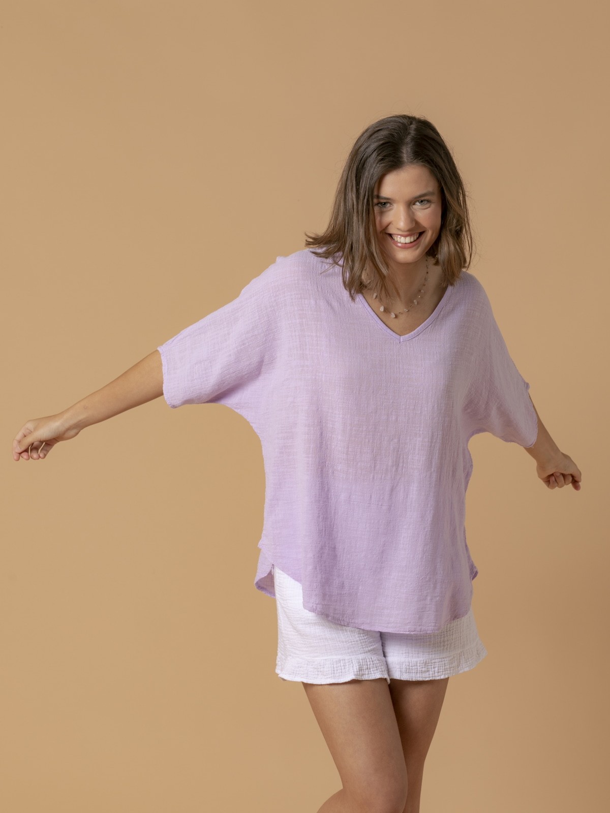Woman Rustic cotton blouse with rounded hem Lila