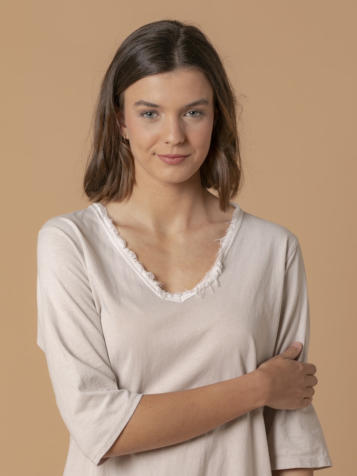 Woman Neck detail Fitted T-Shirt Beige