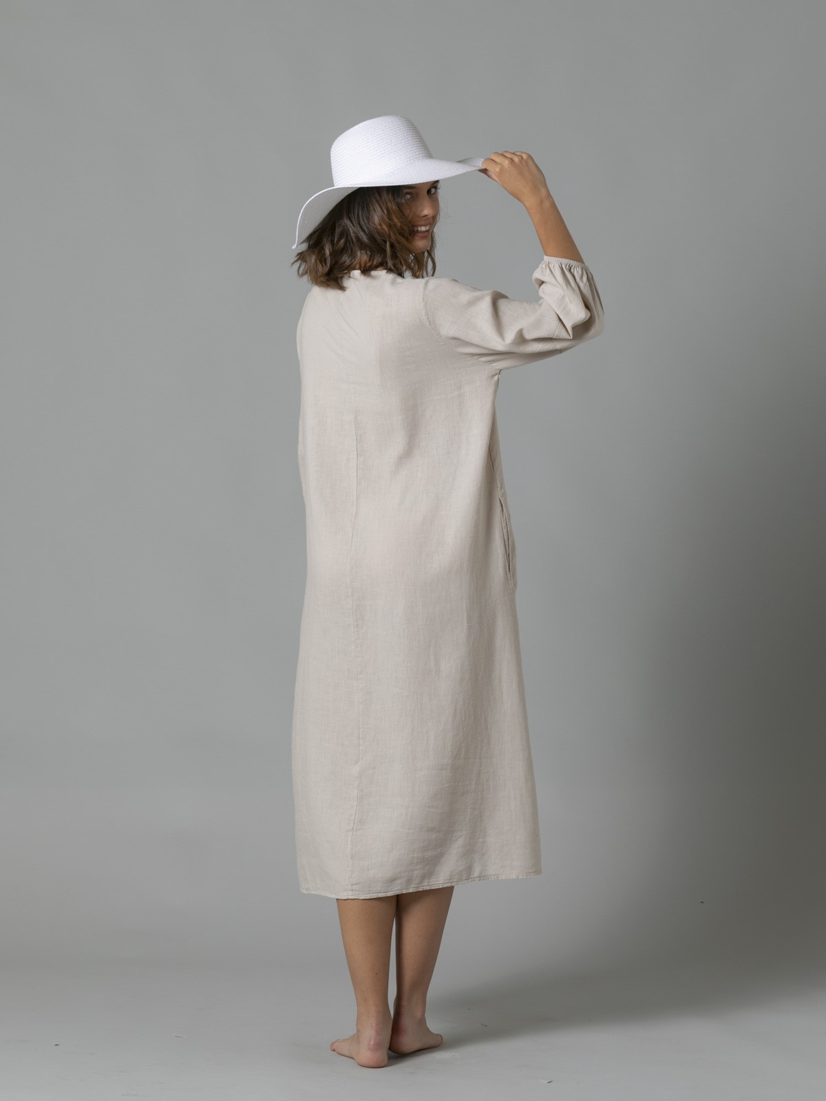 Woman Long puff sleeve linen dress Beige