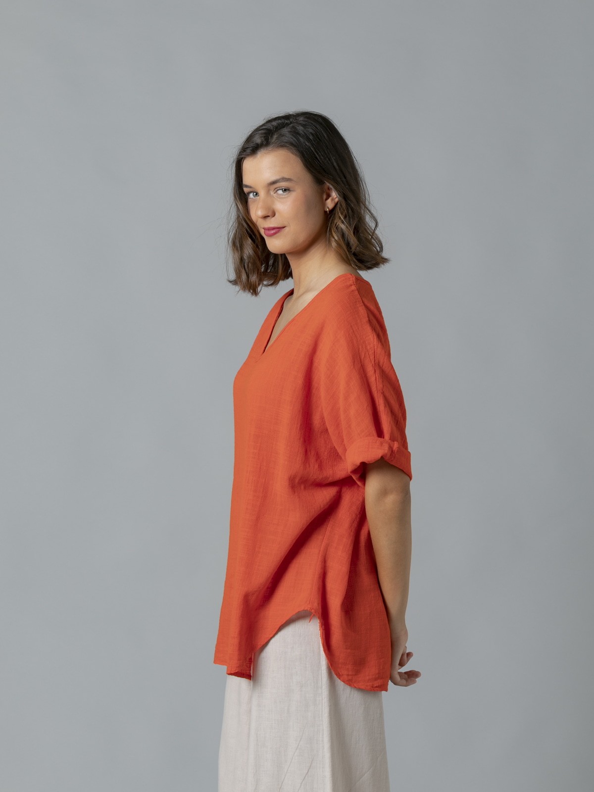 Woman Rustic cotton blouse with rounded hem Orange