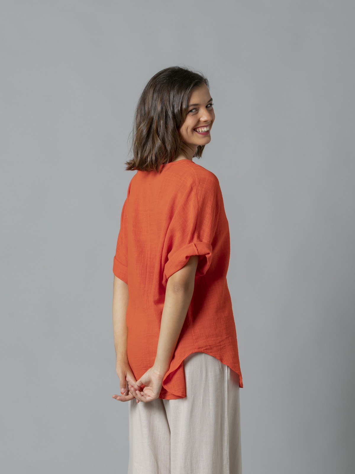 Woman Rustic cotton blouse with rounded hem Orange