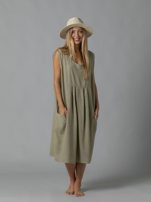 Woman Linen dress with wide straps and pockets Green claro