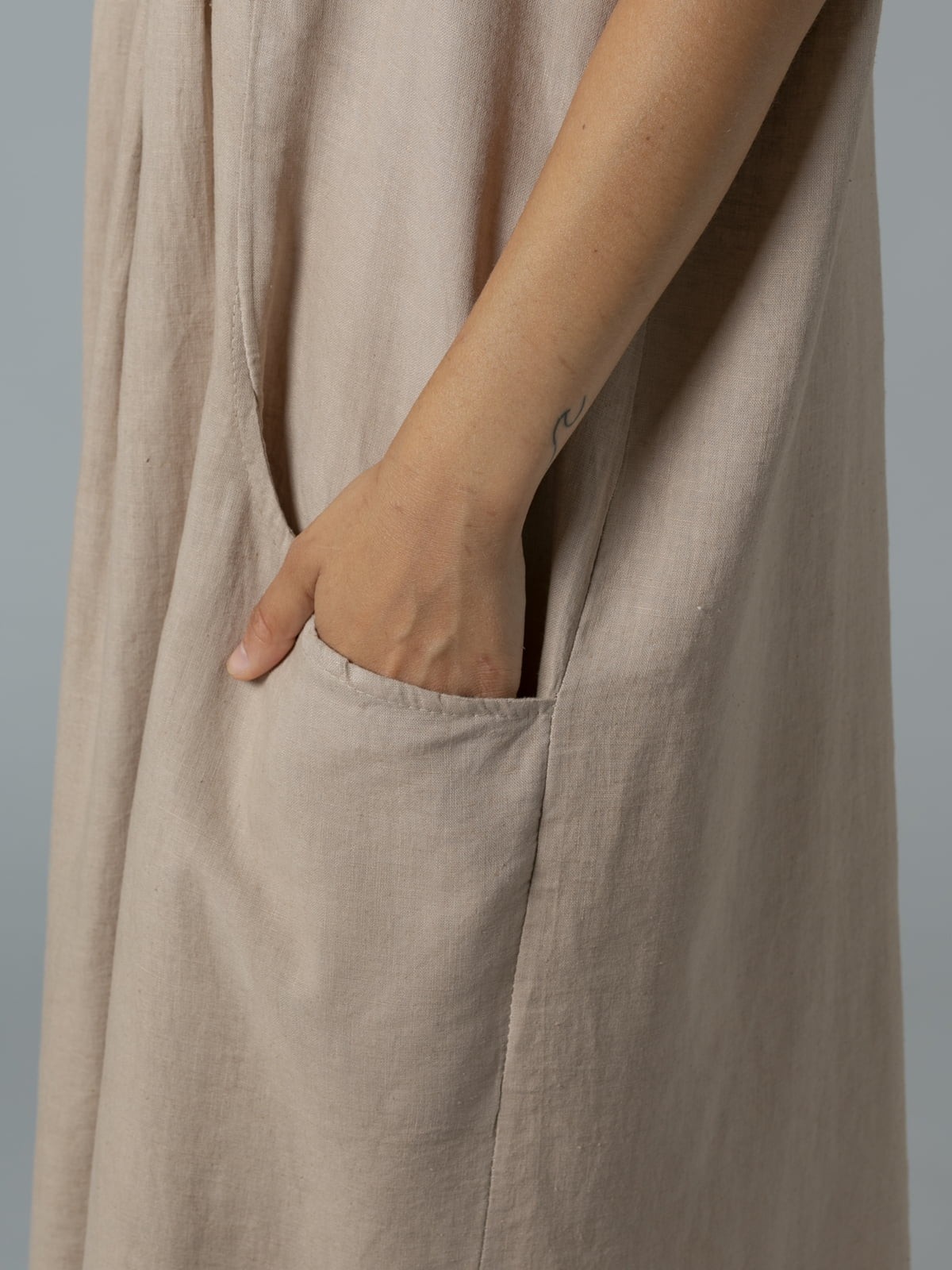 Woman Linen dress with wide straps and pockets Camel