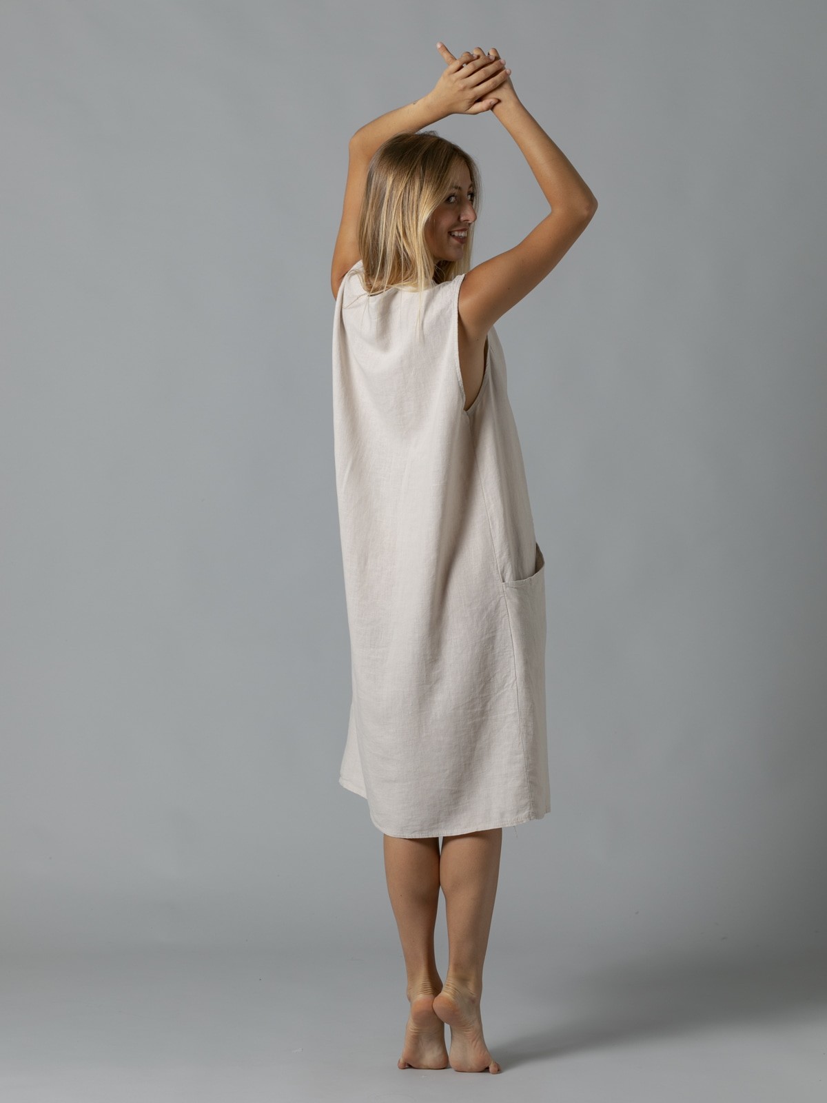 Woman Linen dress with wide straps and pockets Beige