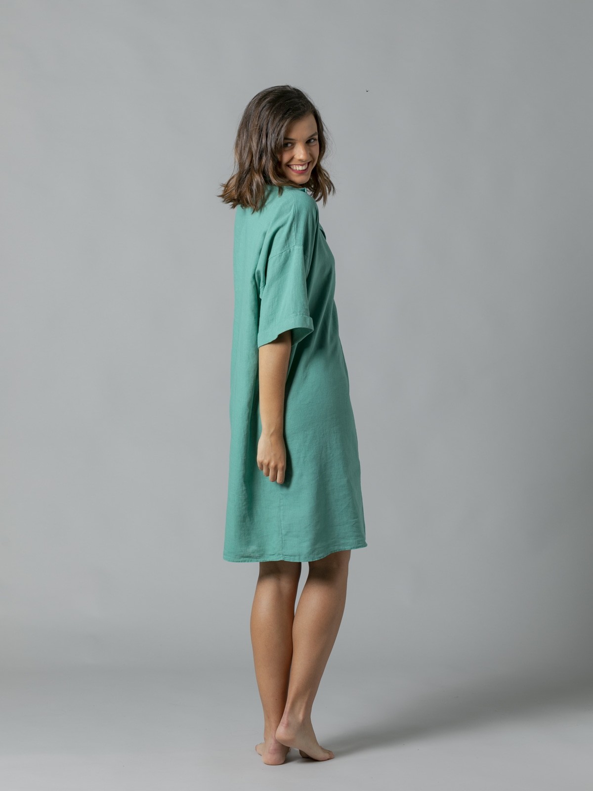Woman Linen shirt dress with elbow sleeves Green