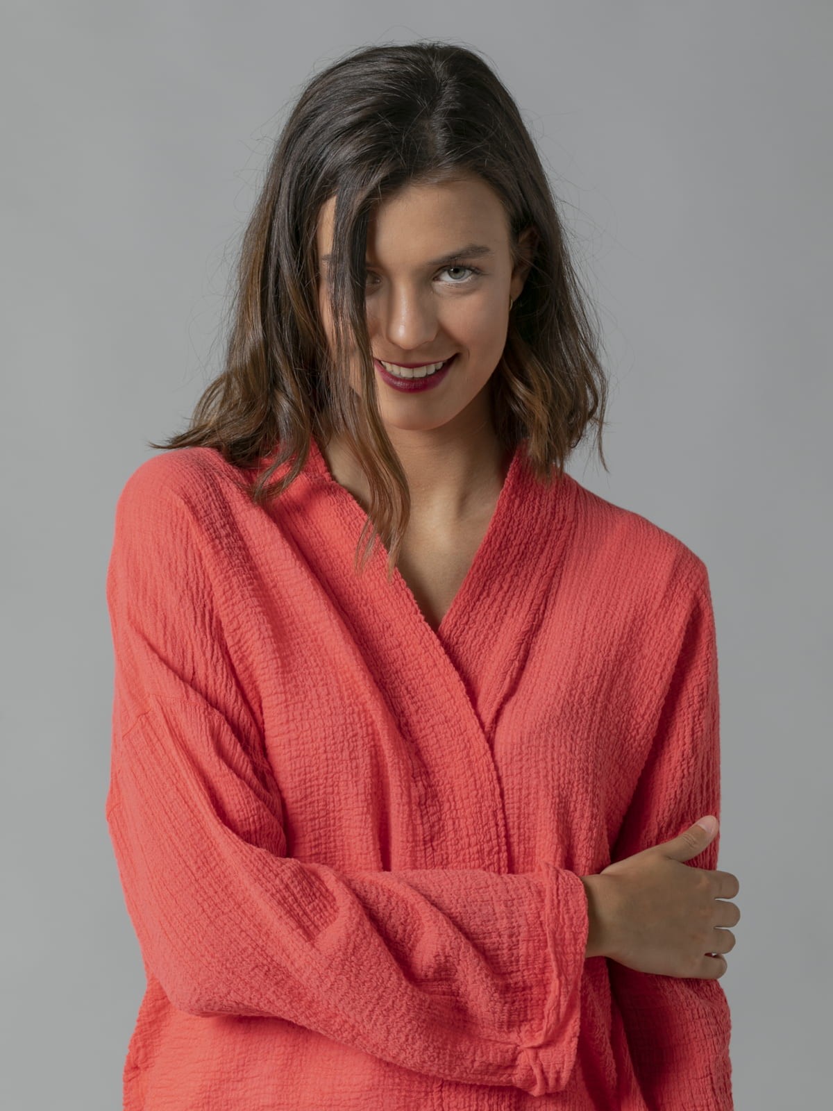 Woman Crinkled knit jacket with pockets Coral