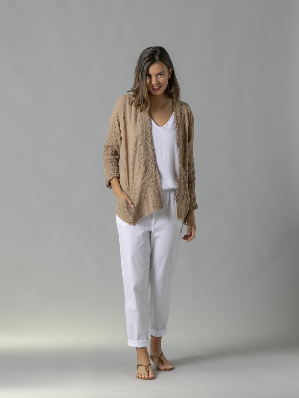 Woman Crinkled knit jacket with pockets Camel