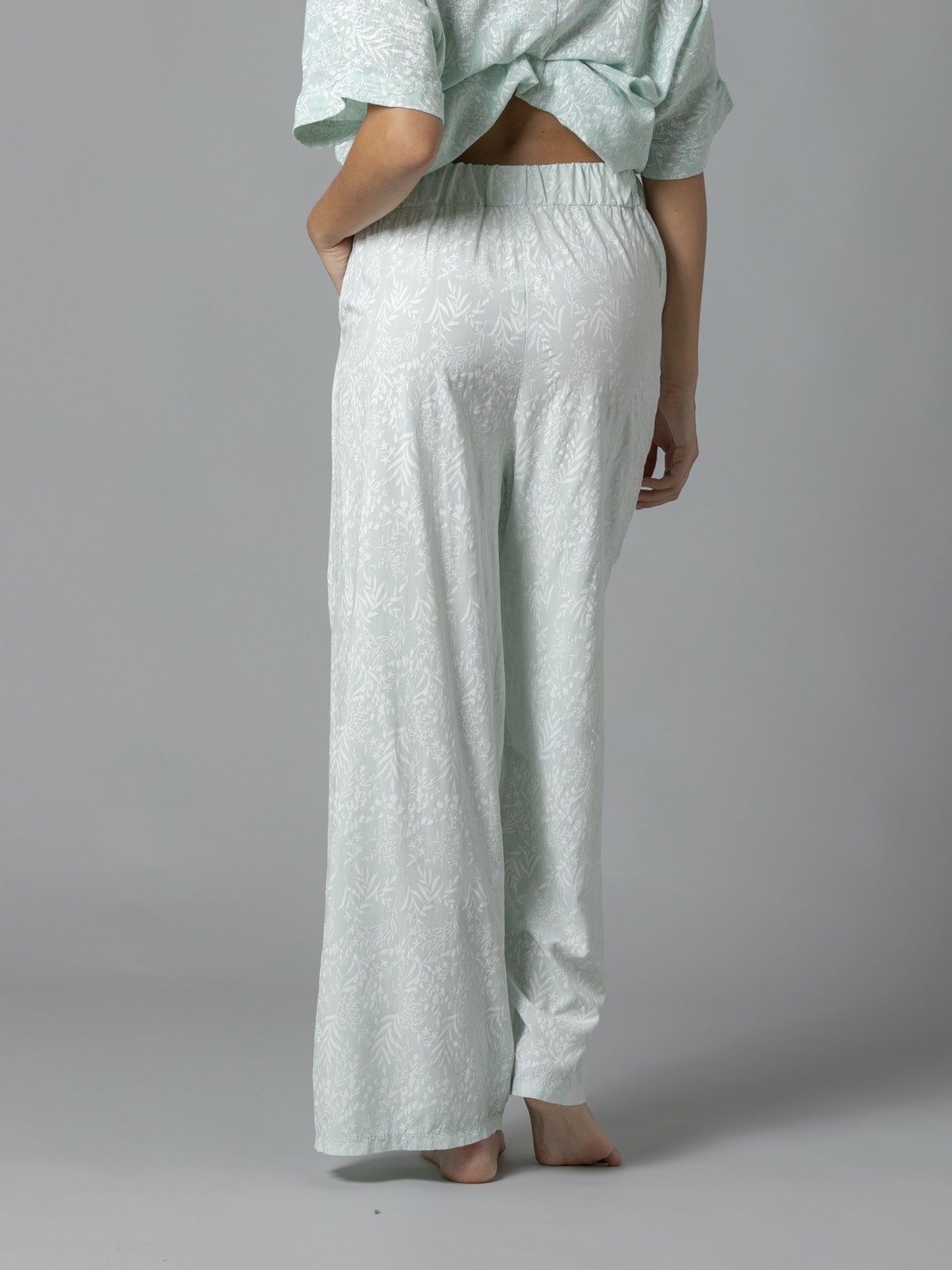 Woman Flowy printed trousers with elastic waist Aqua
