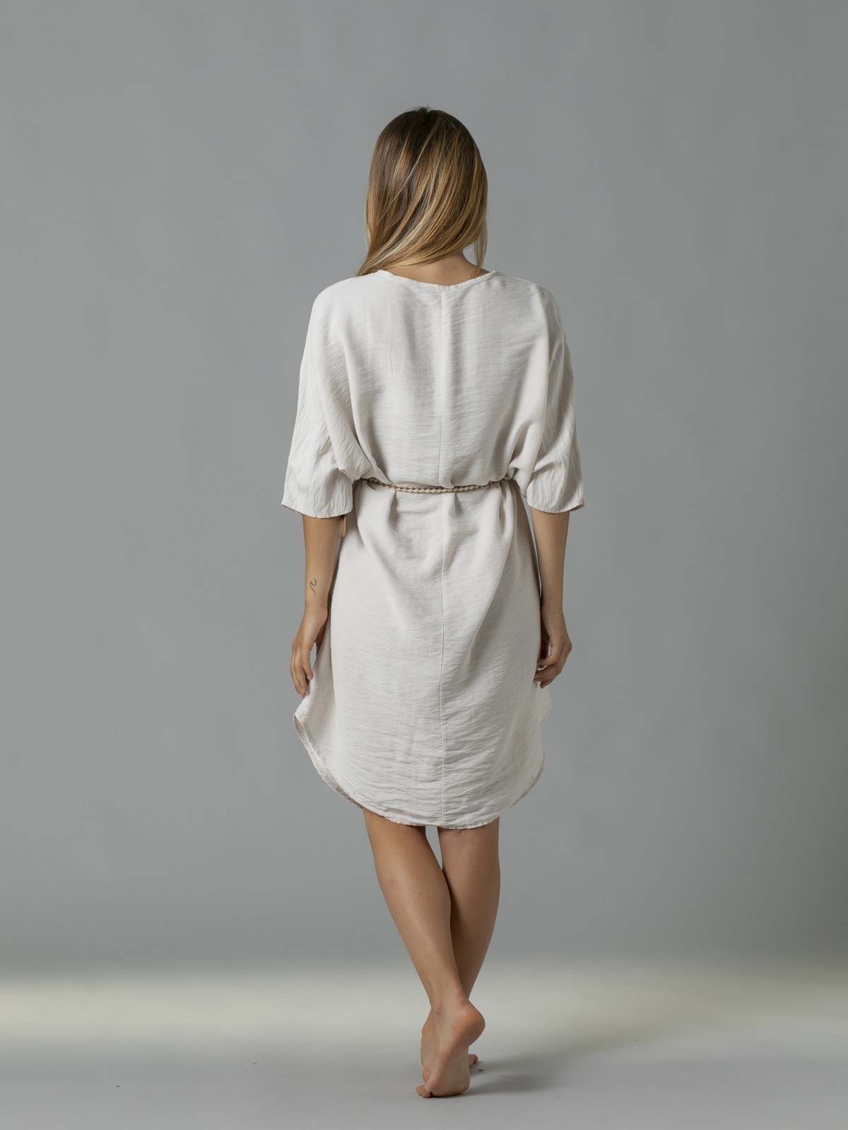 Woman Plain short-sleeved V-neck dress Beige
