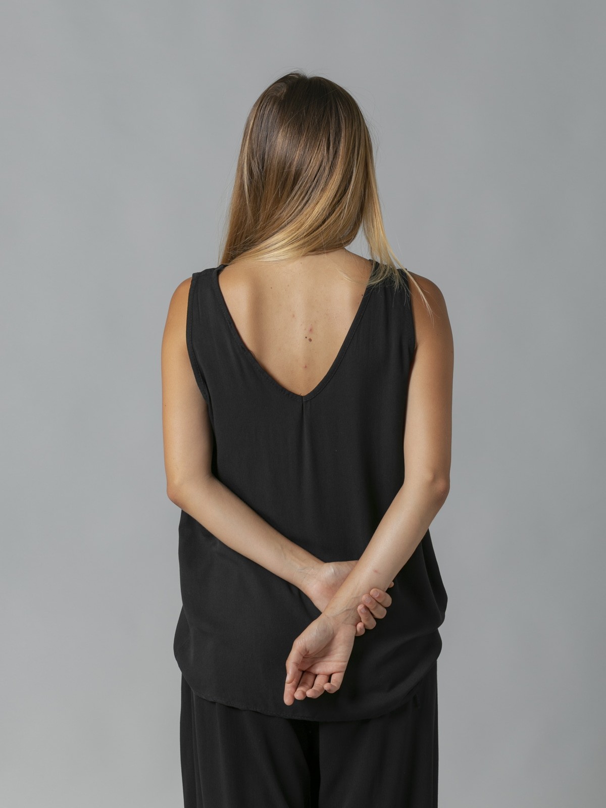 Woman Wide-strap flowy blouse Black