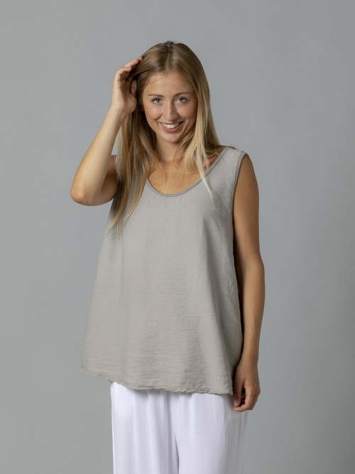 Woman Flowy blouse with rounded hem Taupe