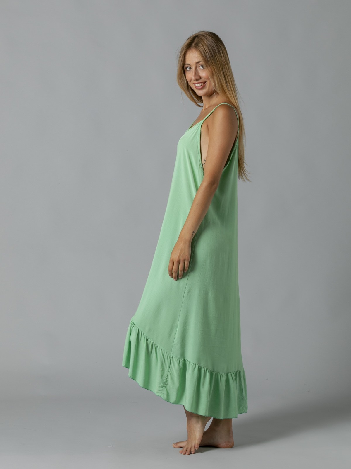 Woman Smooth flowing dress with thin straps Green
