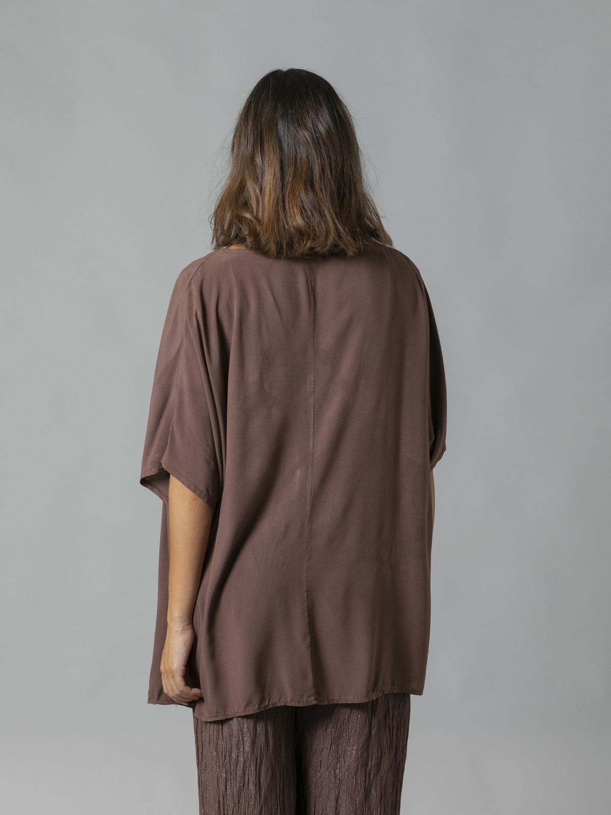 Woman Flowy oversize draped T-shirt Marrón 