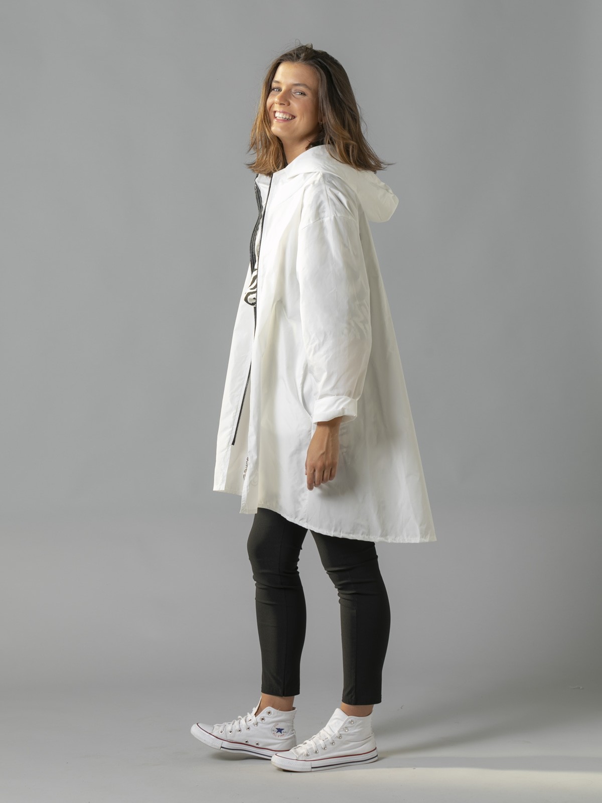 Woman Evasé design technical fabric parka White
