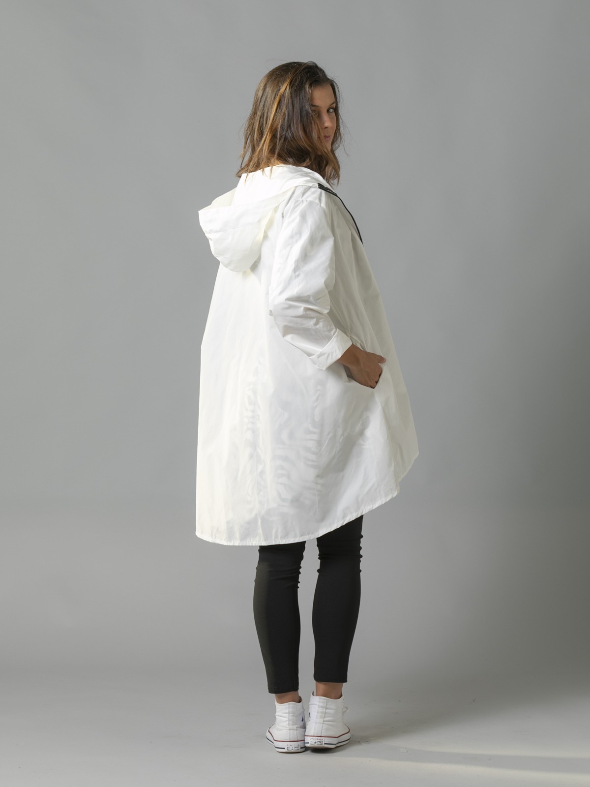 Woman Evasé design technical fabric parka White