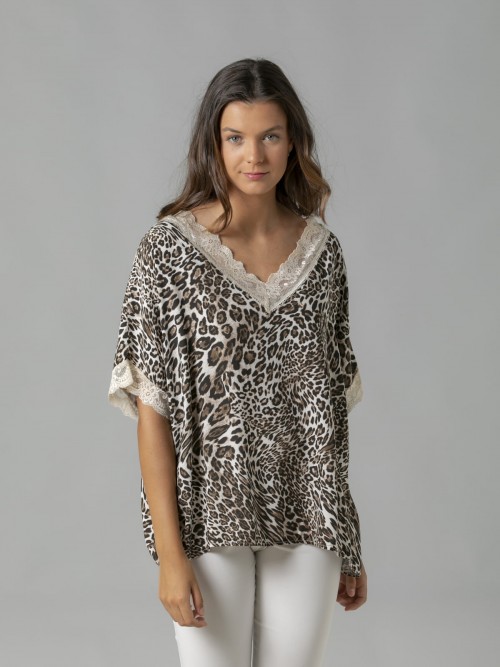 Woman Printed blouse with lace detail Camel