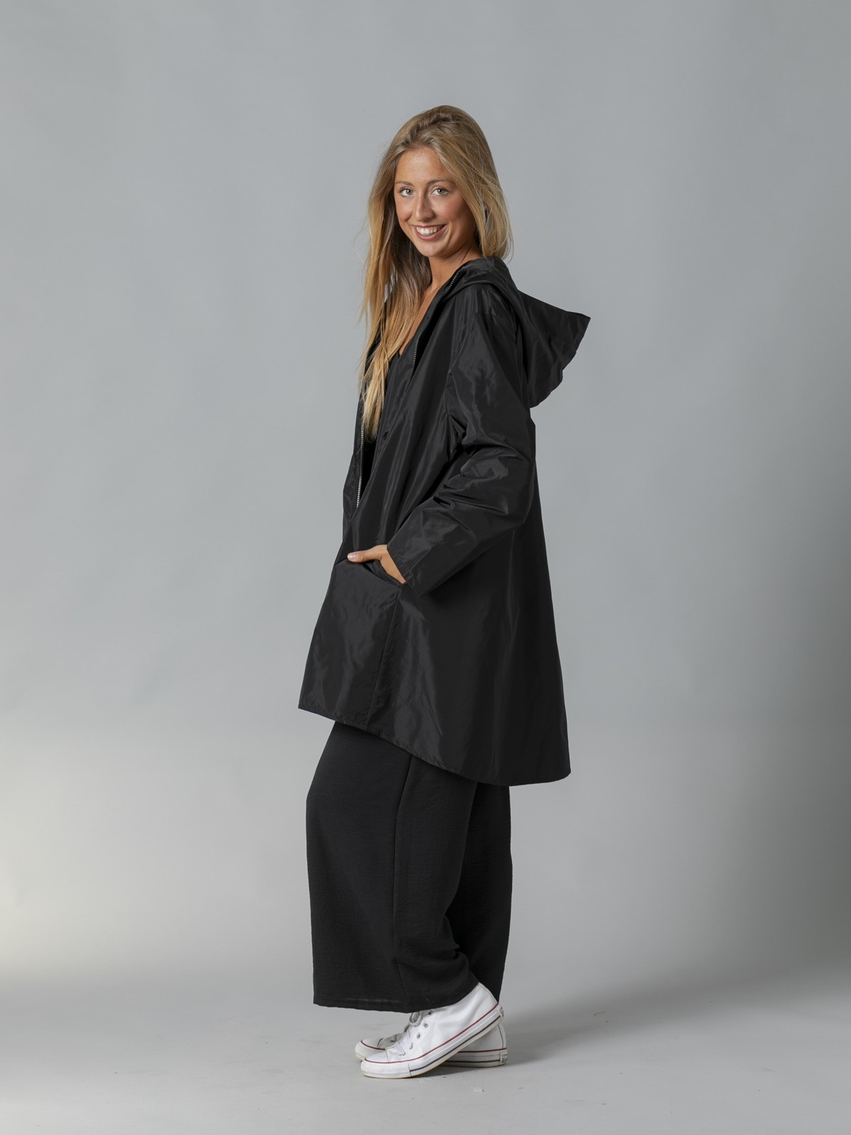 Woman Evasé design technical fabric parka Black