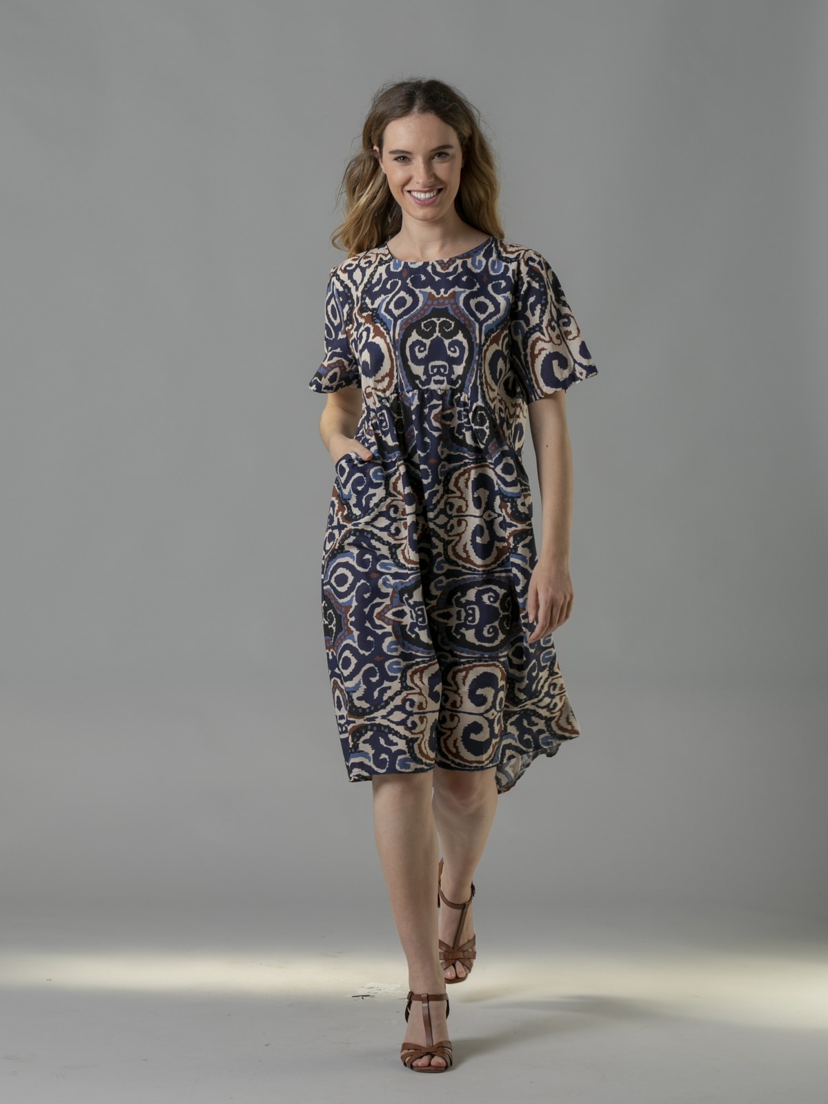 Woman Printed dress with pockets Blue