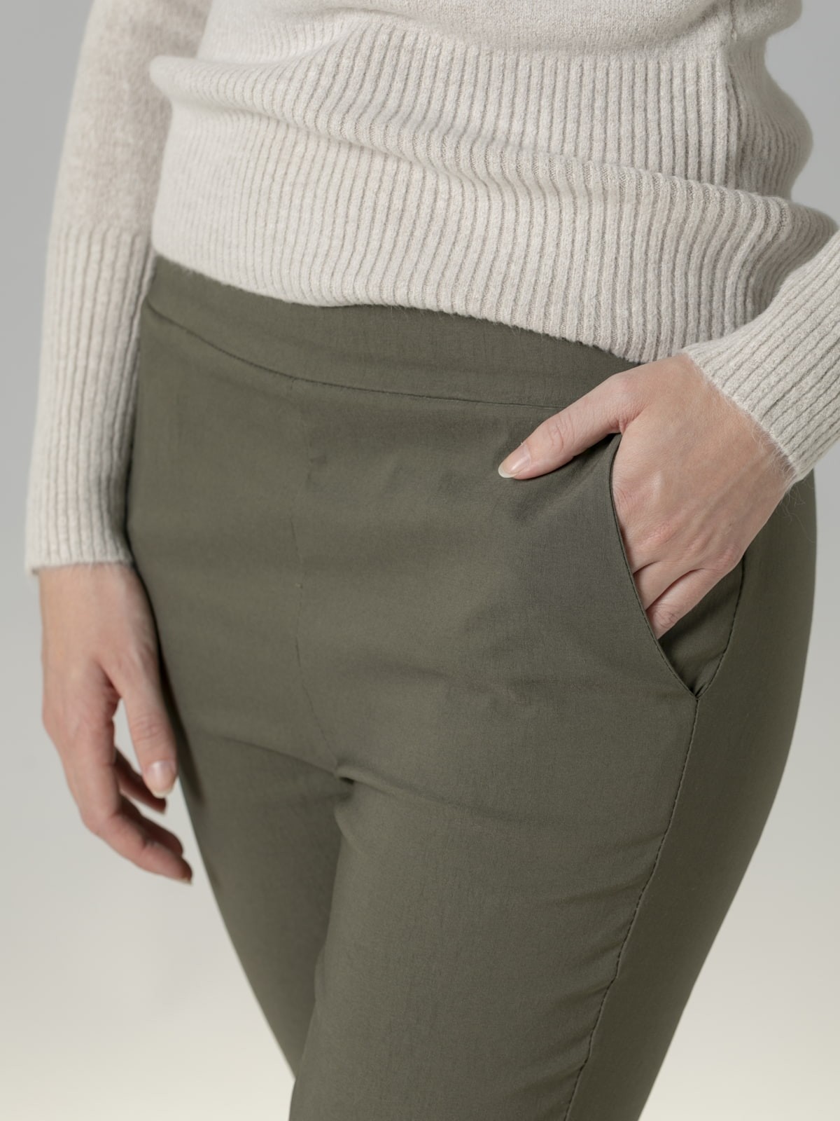 Woman Comfort stretch ankle-length trousers Khaki