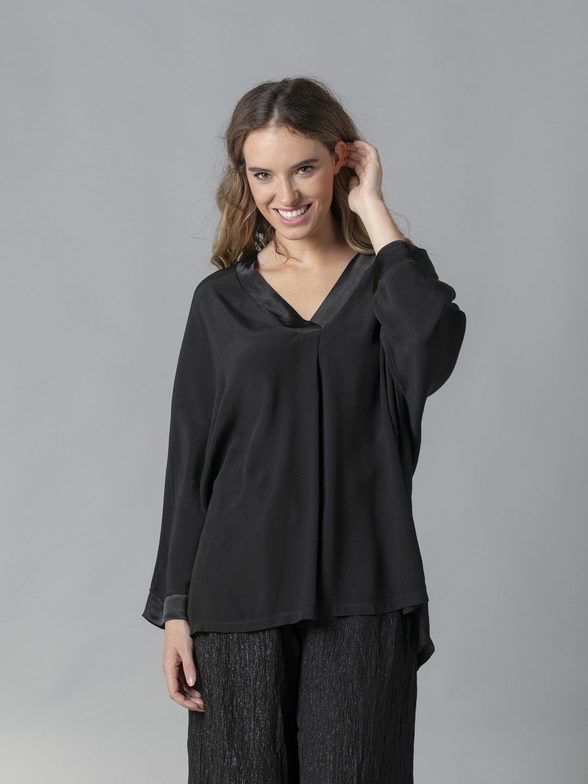 Woman Oversize blouse with satin details Black