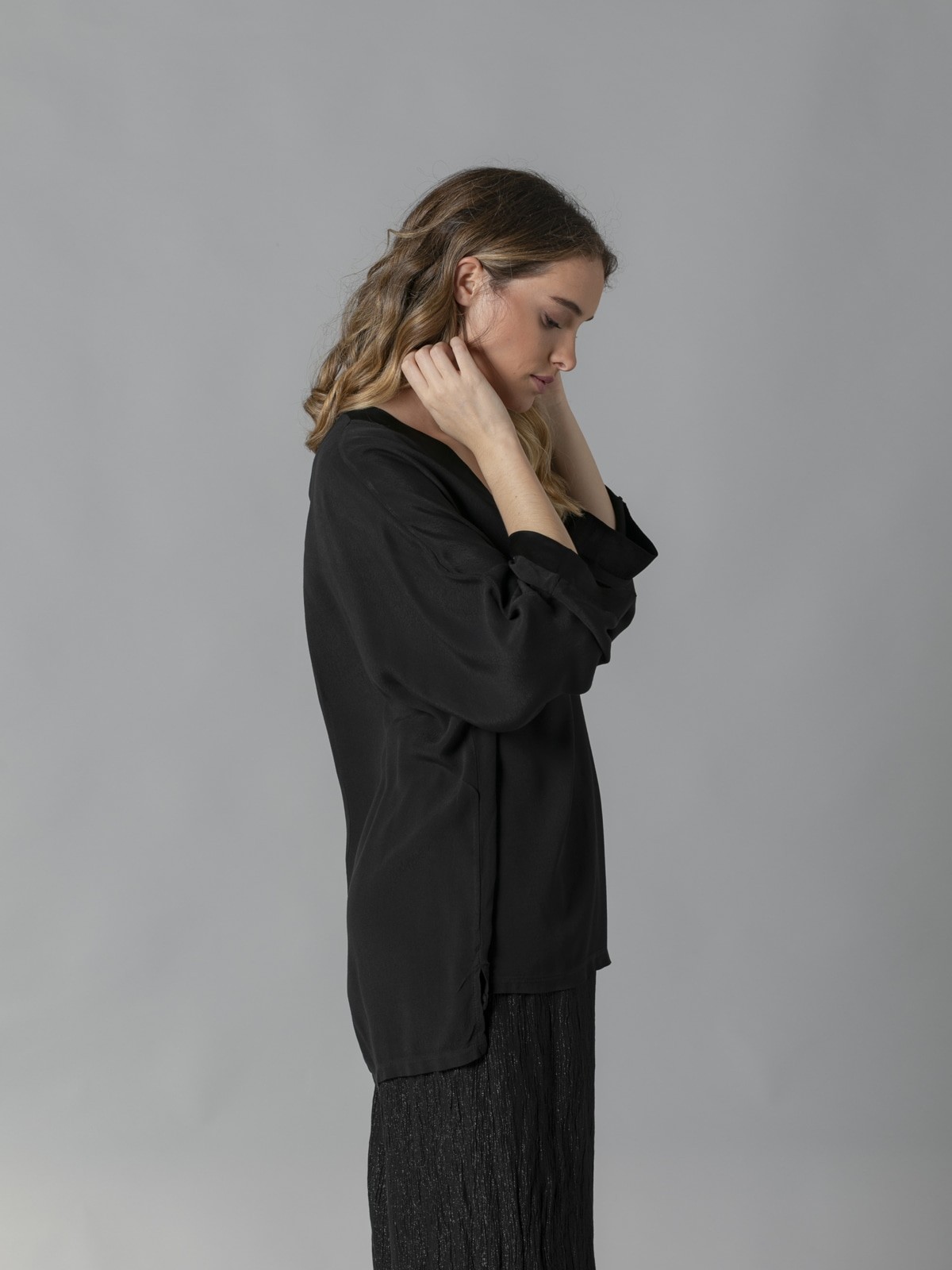 Woman Oversize blouse with satin details Black