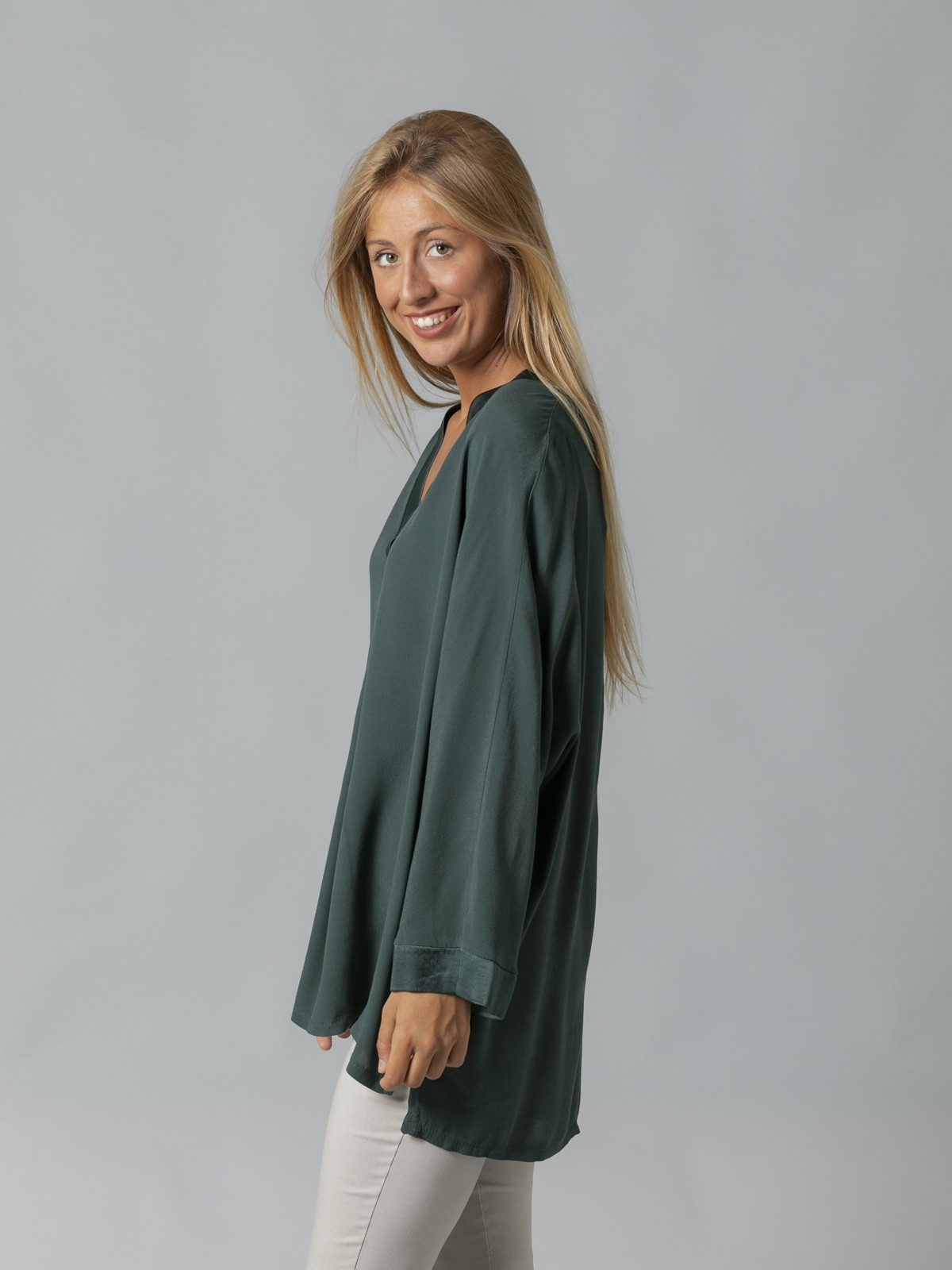 Woman Oversize blouse with satin details Green