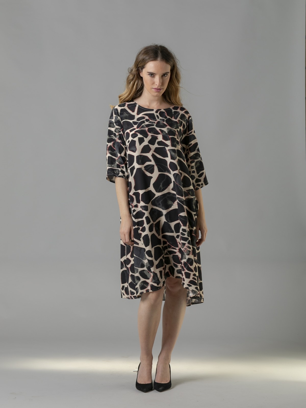 Woman animal print flowy midi dress with pockets Black
