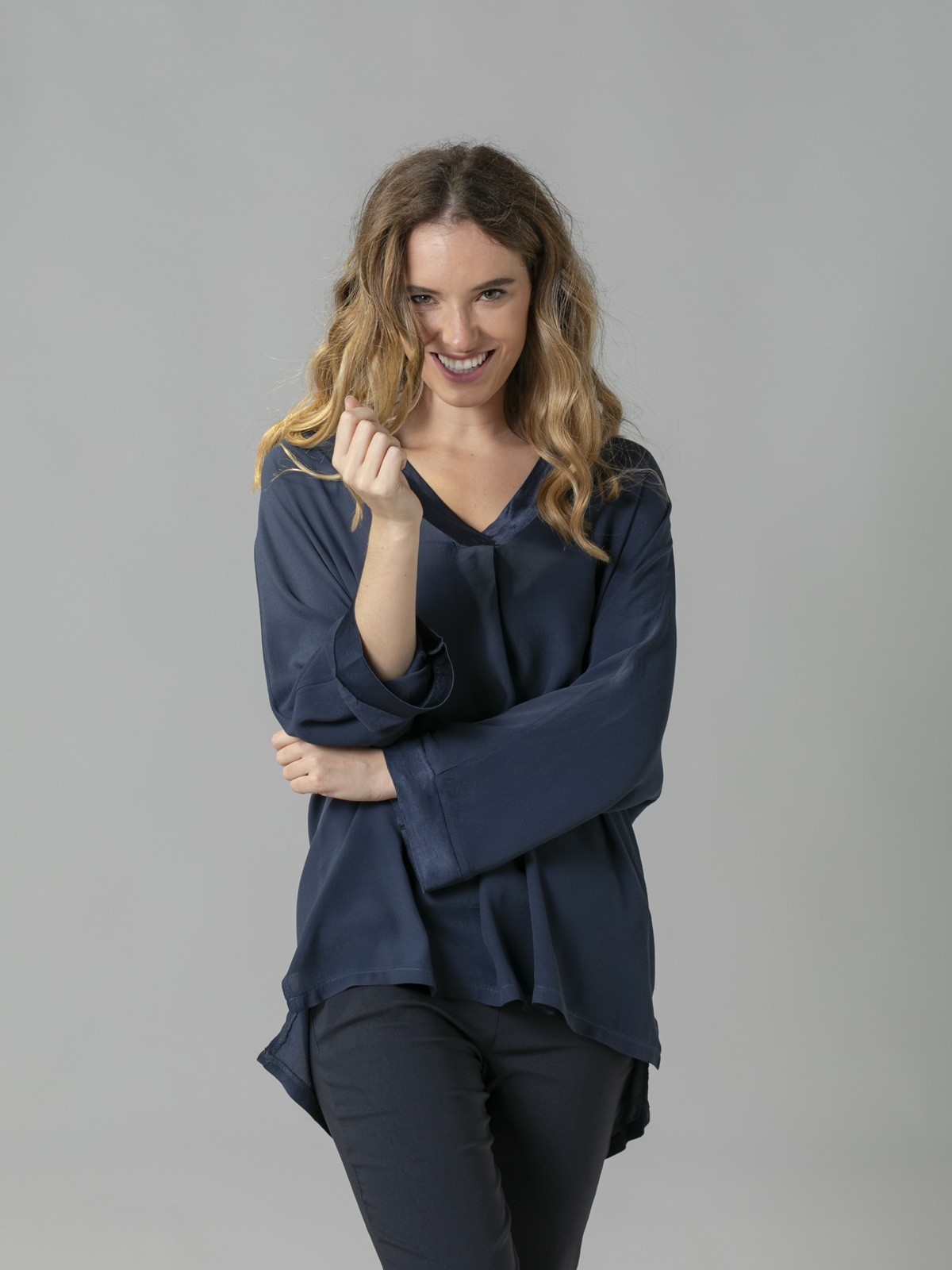 Woman Oversize blouse with satin details Blue