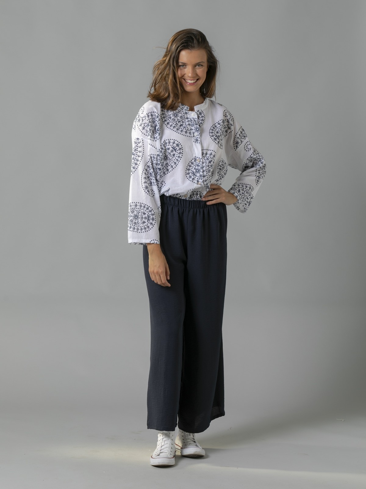 Woman Flowy trousers with elastic waist Blue