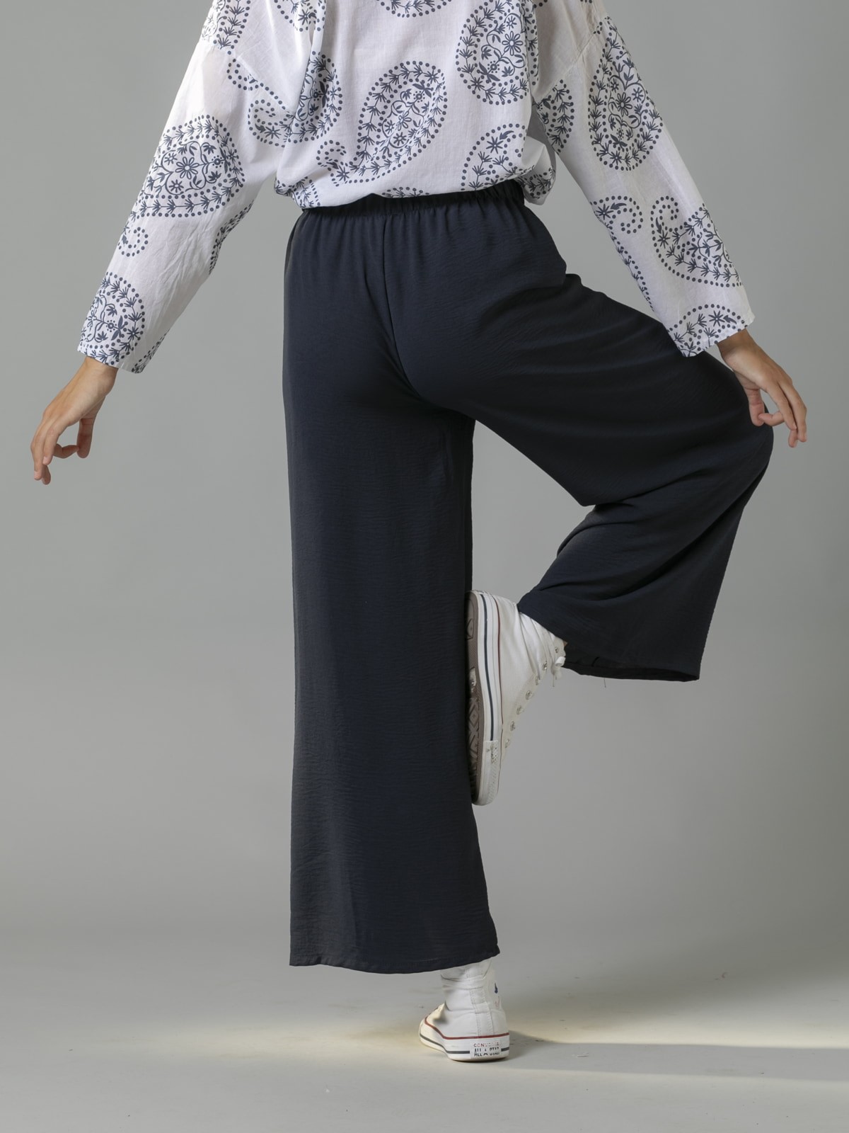 Woman Flowy trousers with elastic waist Blue