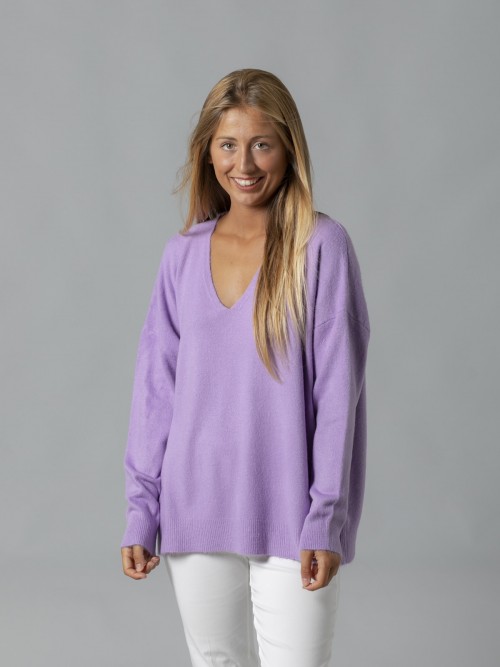 Woman Oversize soft cashmere-like V-neck sweater Violet