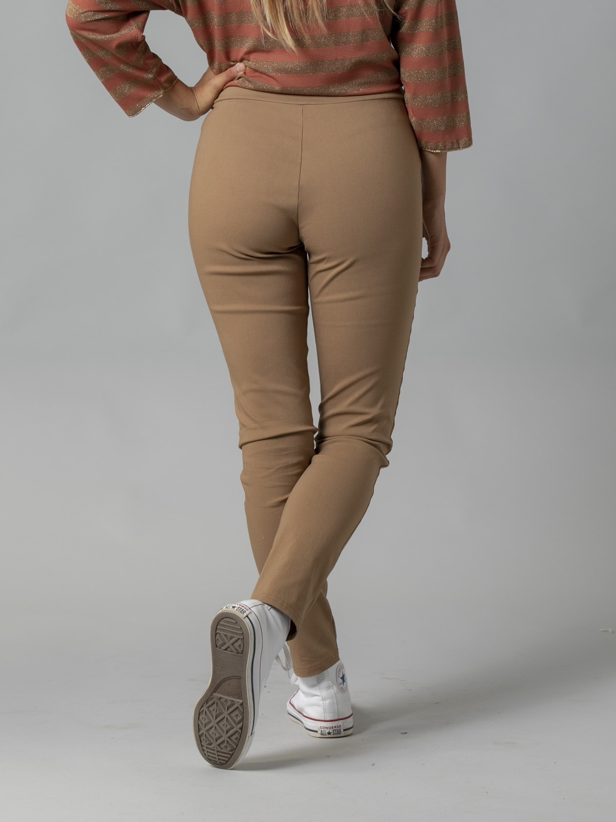 Woman Elasticated waist skinny pants Camel